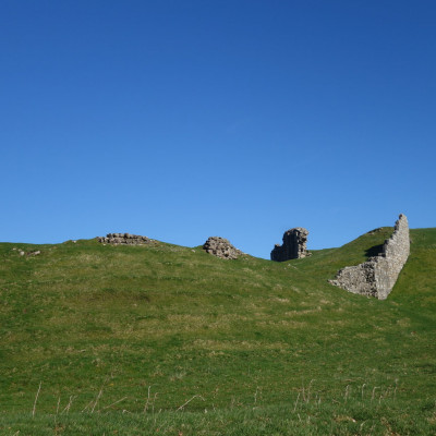 Harbottle Castle ruins Dog friendly country pub in Northumberland - Harbottle - Harbottle Castle ruins - Northumberland National Park